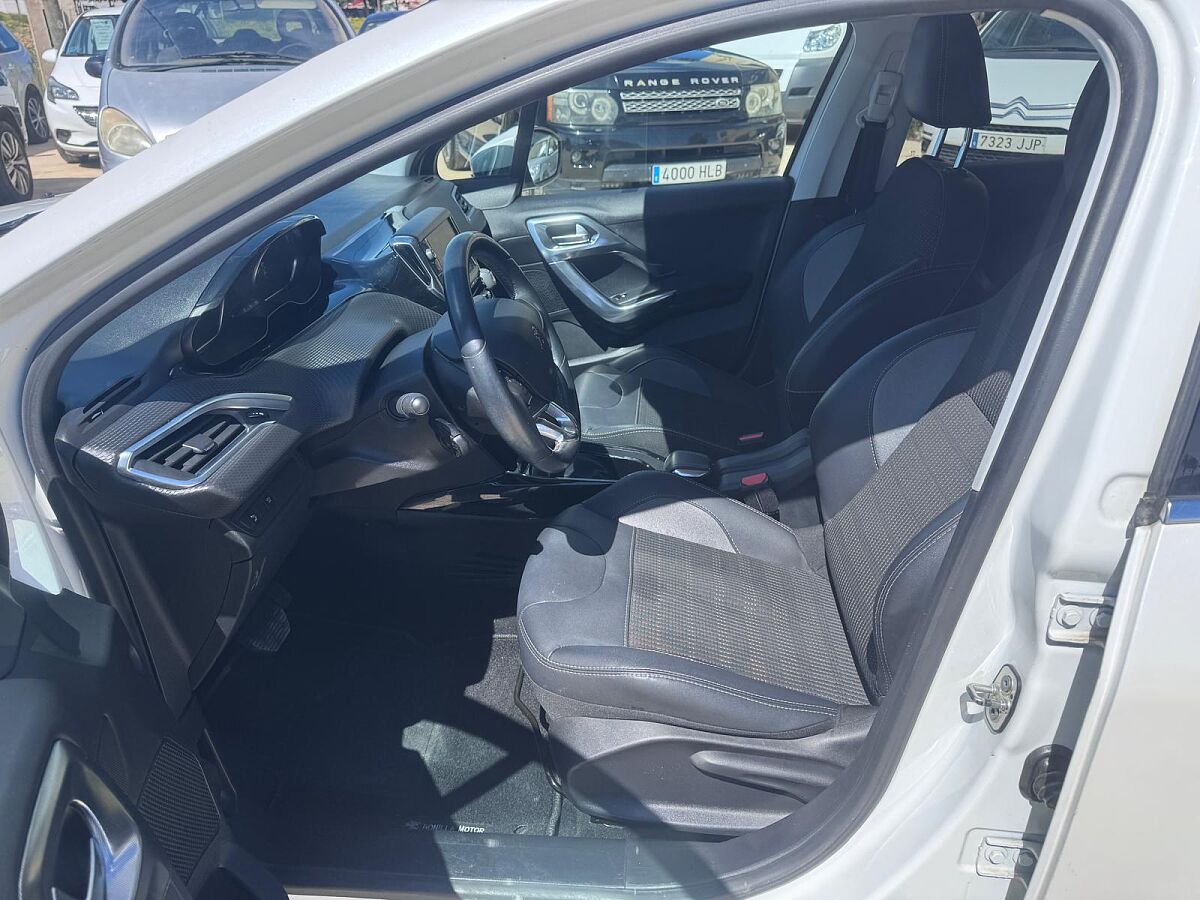 PEUGEOT 2008 ALLURE 1.2 E-THP AUTO SPANISH LHD IN SPAIN 43000 MILES 1 OWNER 2017